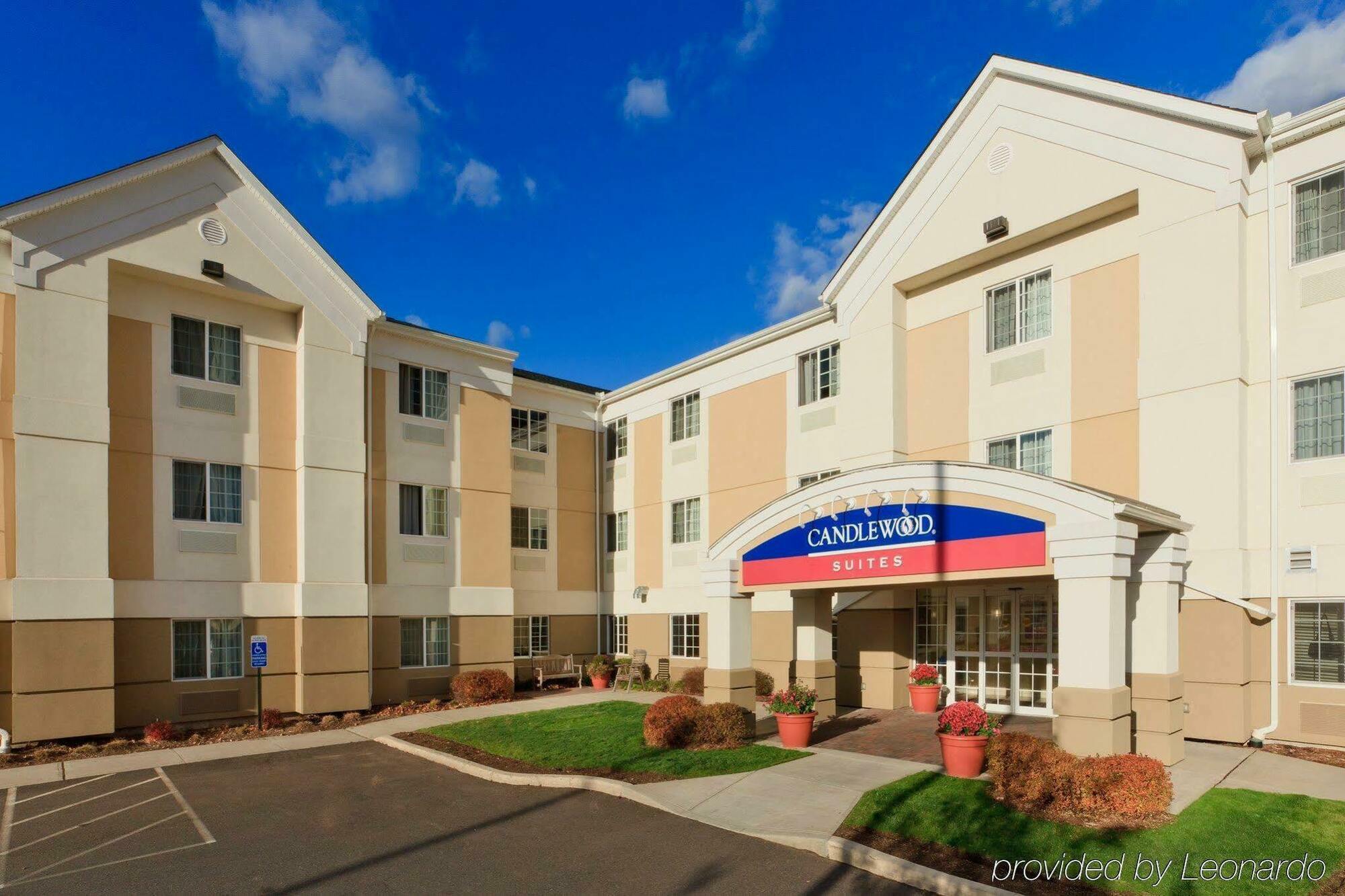 Candlewood Suites Windsor Locks, An Ihg Hotel Exterior photo